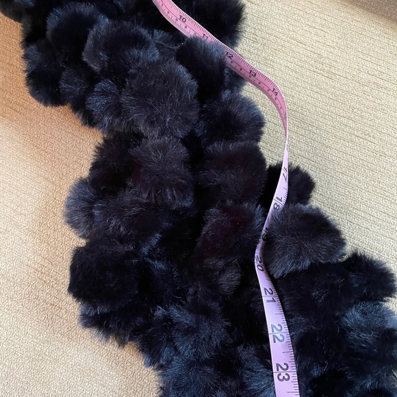 GORGEOUS Faux Fur Infinity Scarf - Picture 8 of 9